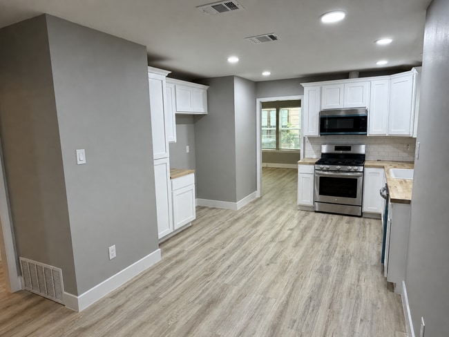 Building Photo - 146 Redrock Dr