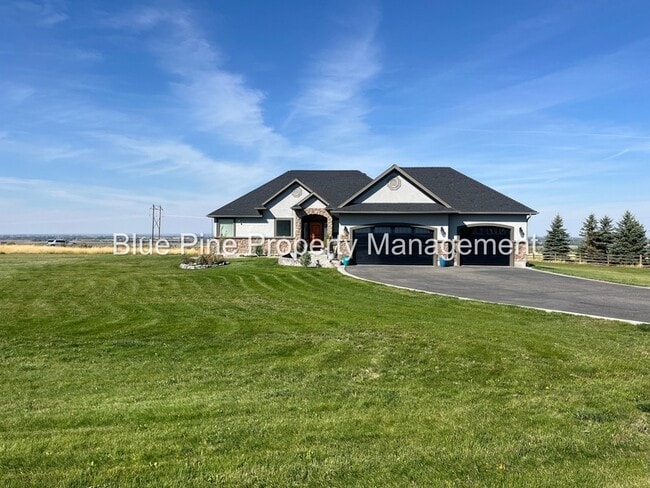 Building Photo - 8426 S Black Hawk Dr