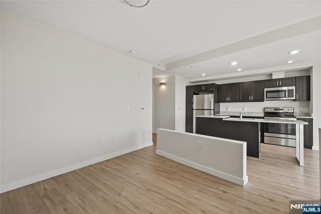 Building Photo - 69 Main St