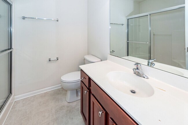Building Photo - 3 Bedroom 3 Bath Townhome in Persimmon Hil...