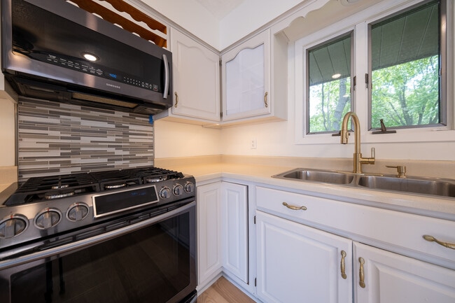 Building Photo - 8564 Lincoln St