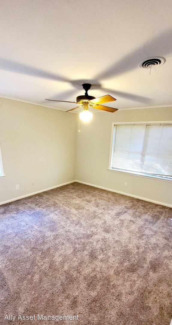 Building Photo - 3 br, 2 bath House - 5423 S. Lakeshore