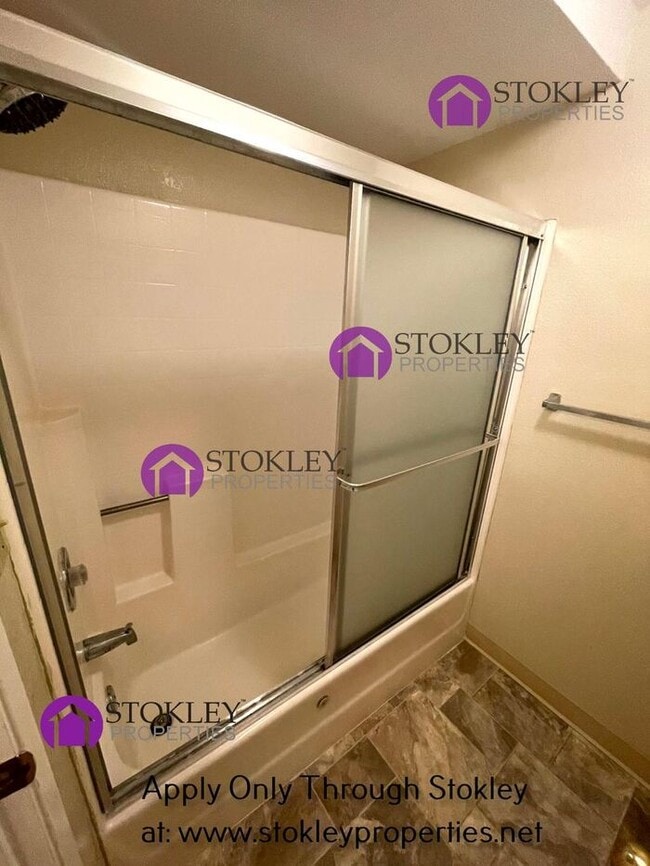 Building Photo - 1633 Lindbergh Dr