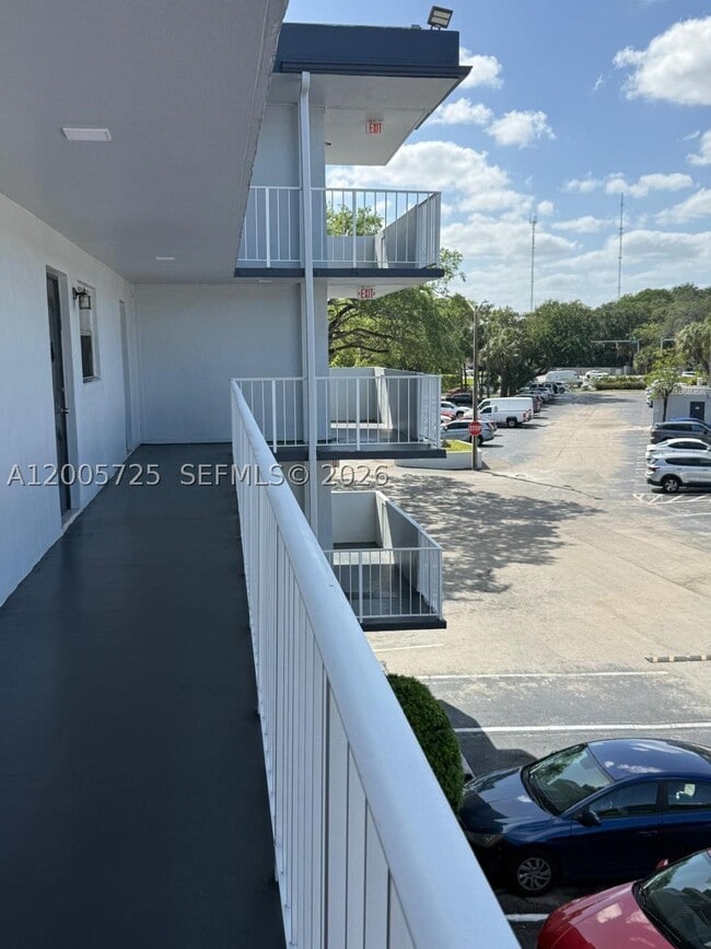 Building Photo - 447 NE 195th St