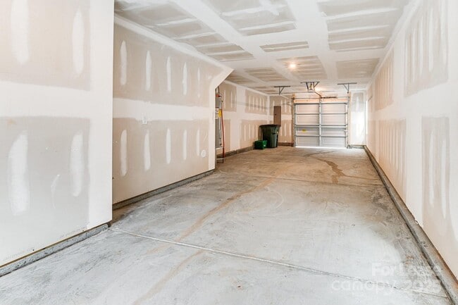 Building Photo - 3003 Jolene Ct