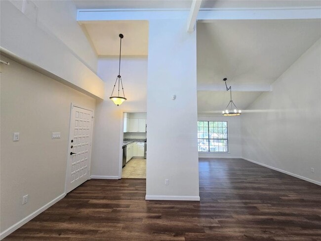 Building Photo - 3000 Maywood Cir
