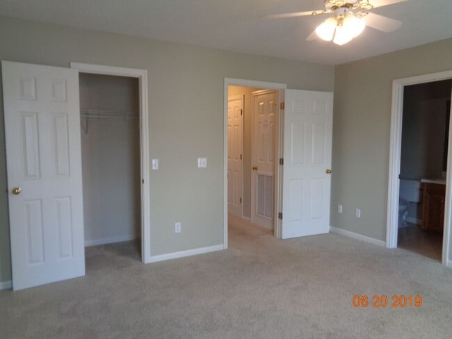 Building Photo - Quail Hollow