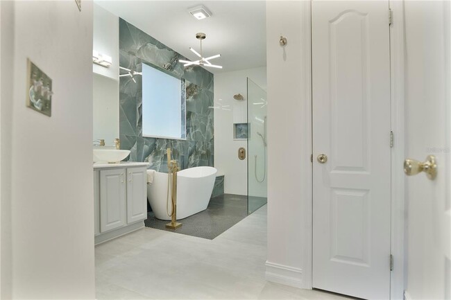 Building Photo - 2560 Tall Maple Loop