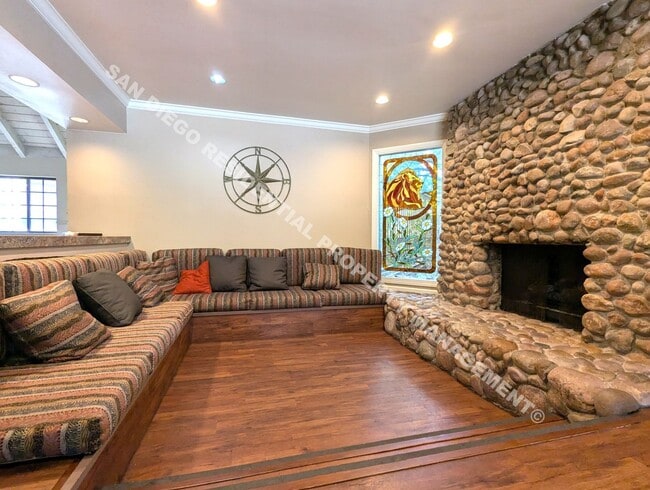 Building Photo - 8850 Villa La Jolla Dr