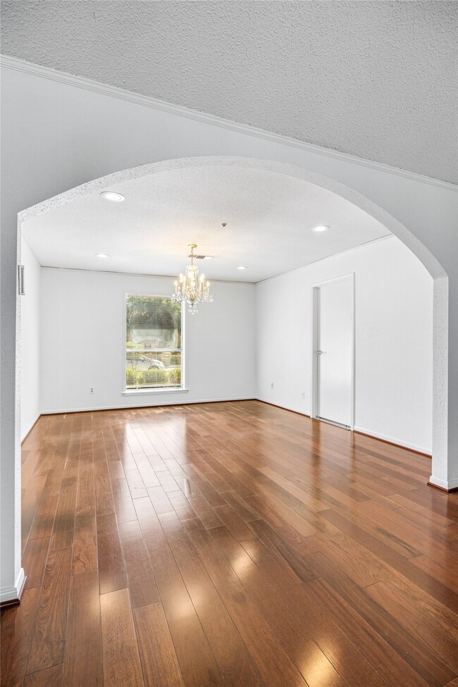 Building Photo - 11906 Pepperdine Ln