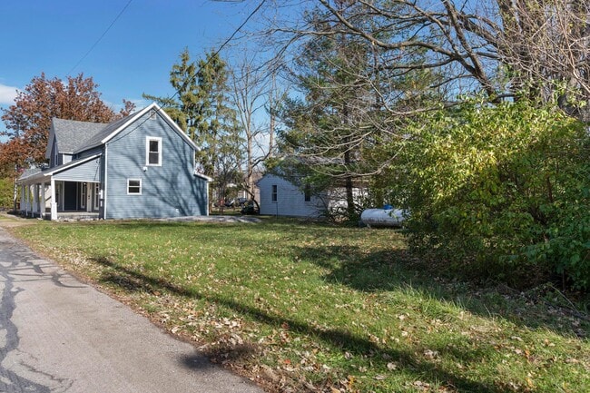 Building Photo - 89 Maple St