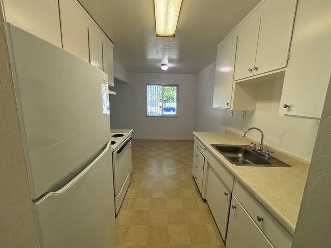 Building Photo - 1708 Ross Cir