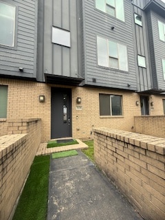 Building Photo - 3008 Zenia Dr