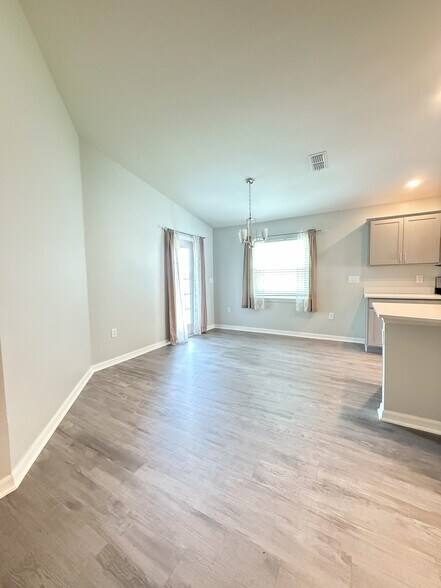 Building Photo - 4306 Swan St