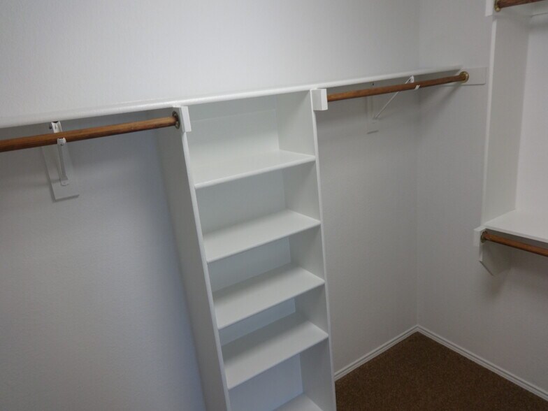 Building Photo - 2012 Cone Flower Dr