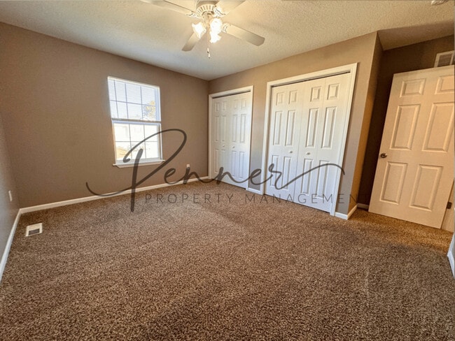 Building Photo - 1015 NW Willow Dr