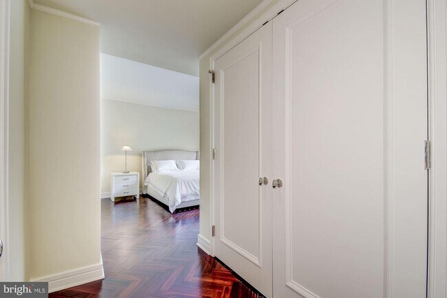 Building Photo - 1155 23rd St NW