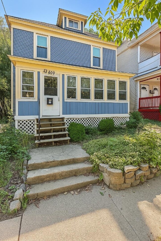 Building Photo - 409 Rowland St