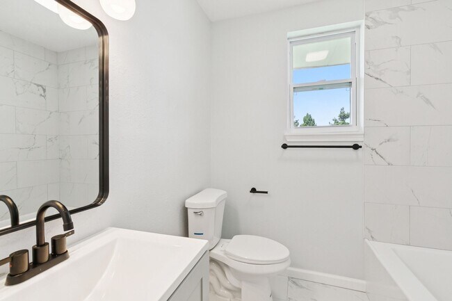 Building Photo - 1116 Tallow Tree Ln