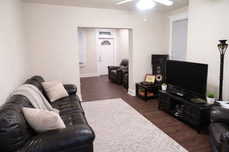 Building Photo - 1515-1517 Summit Street