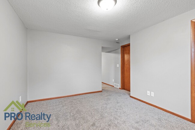 Building Photo - 3 Bedroom Plus Den Home
