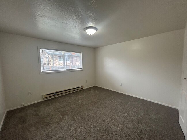 Building Photo - 547 Poole-2