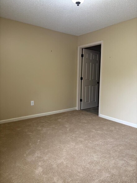 Building Photo - 503 Pelham Square Way
