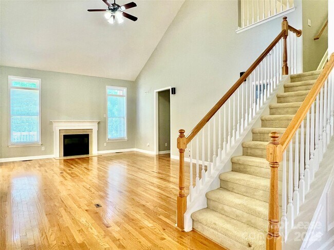 Building Photo - 811 Deercross Ln