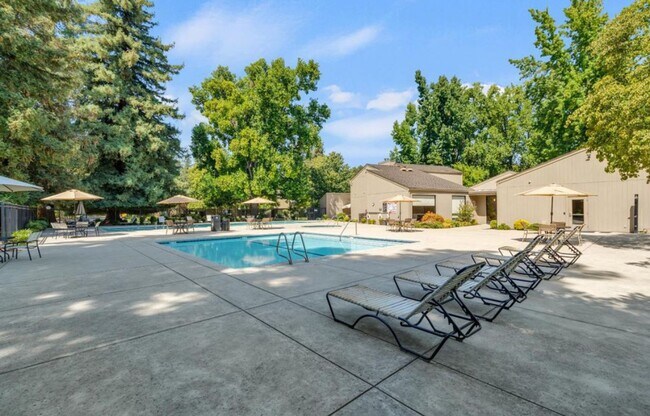 Building Photo - BEAUTIFUL 2 STORY CONDO IN THE CAMPUS COMM...