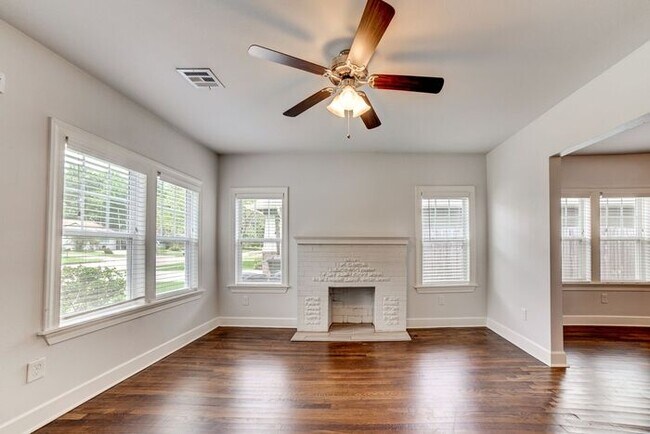 Building Photo - Charming 1920s Home - Fully Renovated