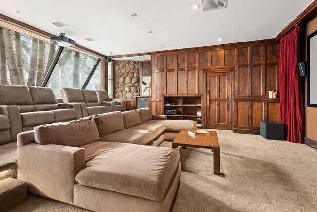 Building Photo - 164 Eastwood Rd