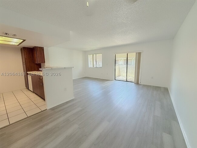 Building Photo - 3212 Coral Lake Dr