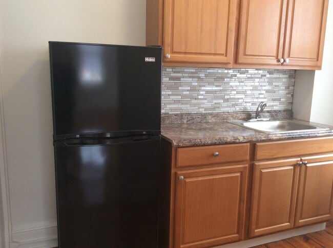 Building Photo - 2nd floor Apartment Steps From Central Market and Downtown Amenities!