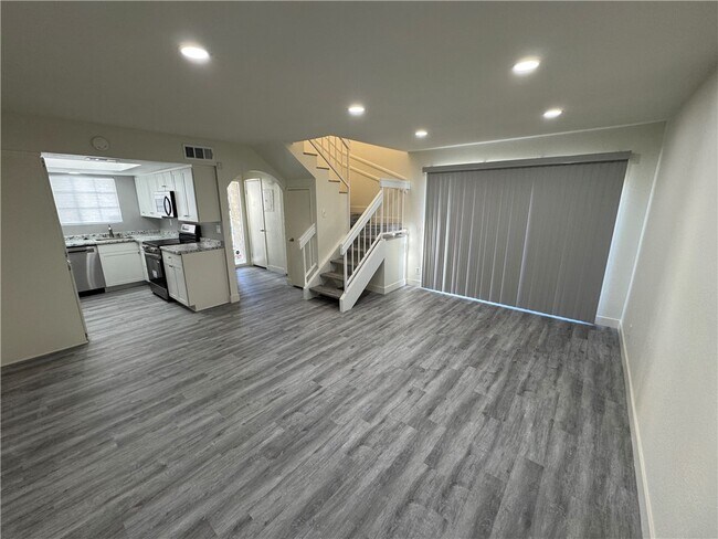 Building Photo - 26162 Sanz