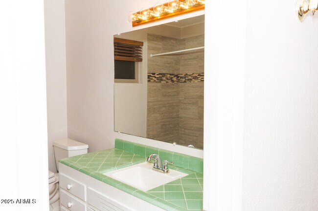 Building Photo - 2601 N 68th Pl