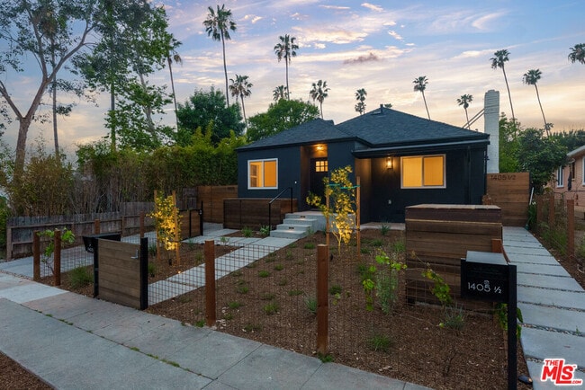 Building Photo - 1405 N Coronado St