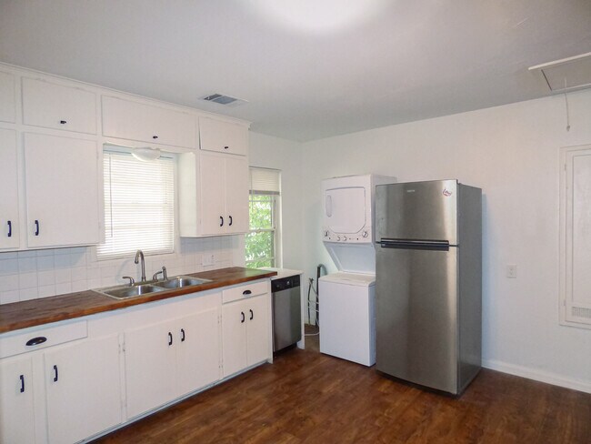 Building Photo - 5511 Winton St