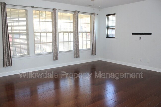 Building Photo - 200 Birdsgrove Ct