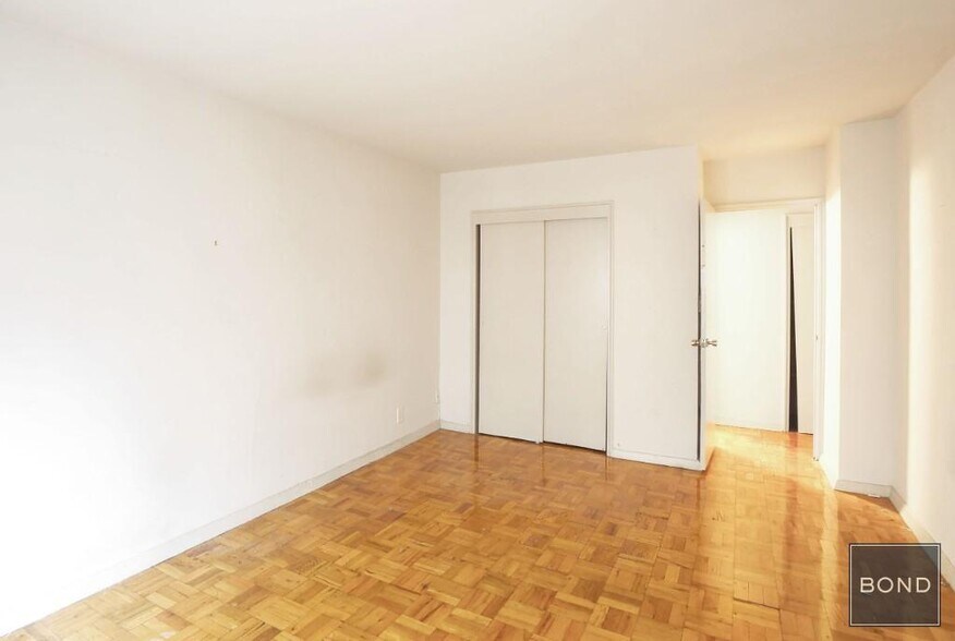 Building Photo - 340 E 74th St