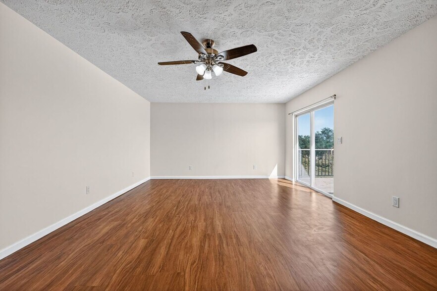 Building Photo - 16200 Round Mountain Rd