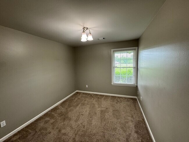 Building Photo - Nice 3 Bedroom 2.5 Bathroom Home on Large Lot in Sherwood