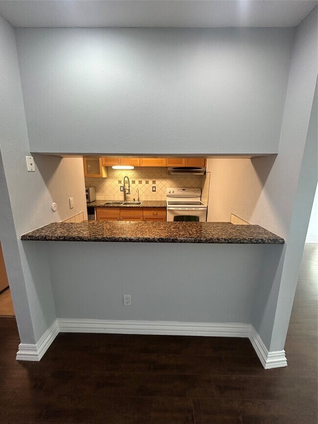 Building Photo - 5550 N Braeswood Blvd