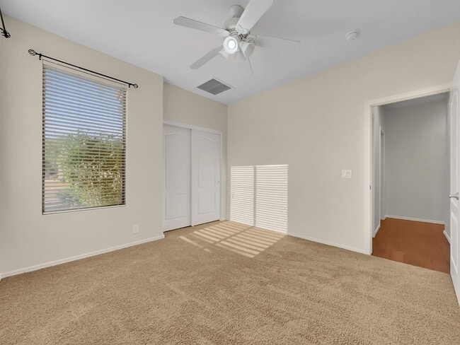 Building Photo - 261 N Nash Way