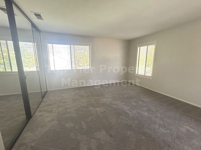 Building Photo - ***Charming 3 bed / 2.5 bath / 1,501 sqft ...