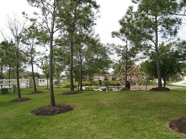 Building Photo - 8934 Alcina Dr