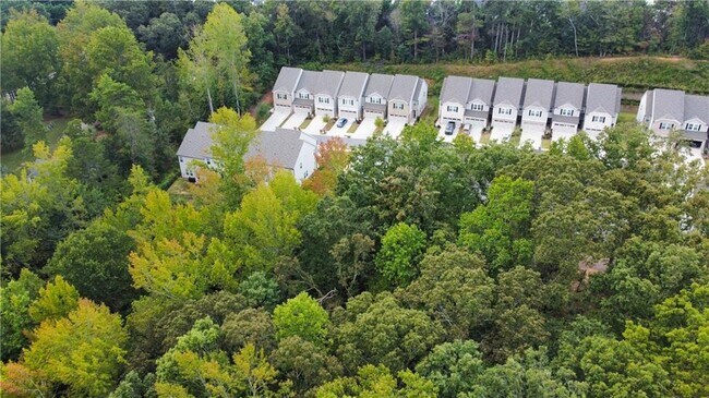 Building Photo - 132 Cedar Ln