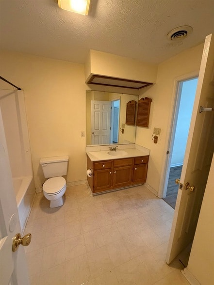 Building Photo - 830 44th Ave N