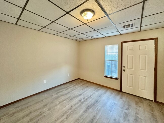 Building Photo - 4647 W Gore Blvd