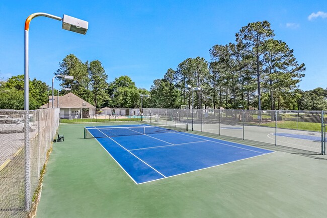 Building Photo - Gorgeous 3 Bed/ 2 Bath Single- Family Home