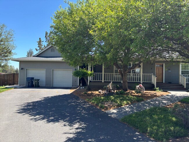 Building Photo - Great Tumalo Single Story Home with Mounta...